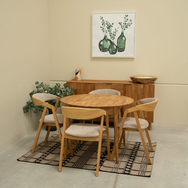 Set aus 2 oder 4 Stühlen aus massiver Eiche Knut, Bezug in Beige / Anthrazitgrau | VESKOR