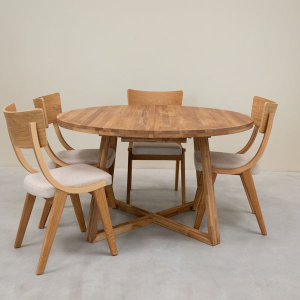 Set aus 2 oder 4 Stühlen aus massiver Eiche Lucas, Bezug in Grau oder Beige | VESKOR