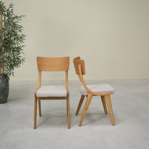 Set aus 2 oder 4 Esszimmerstühlen aus massiver Eiche Lucas, Bezug in Grau oder Beige | NordicStory