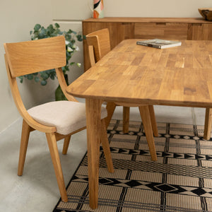 Set aus 2 oder 4 Stühlen aus massiver Eiche Lucas, Bezug in Grau oder Beige | VESKOR