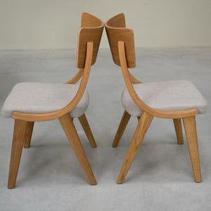 Set aus 2 oder 4 Esszimmerstühlen aus massiver Eiche Lucas, Bezug in Grau oder Beige | NordicStory