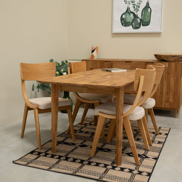Set aus 2 oder 4 Stühlen aus massiver Eiche Lucas, Bezug in Grau oder Beige | VESKOR
