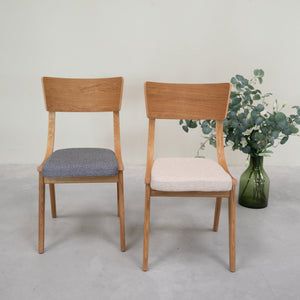 Set aus 2 oder 4 Stühlen aus massiver Eiche Lucas, Bezug in Grau oder Beige | VESKOR