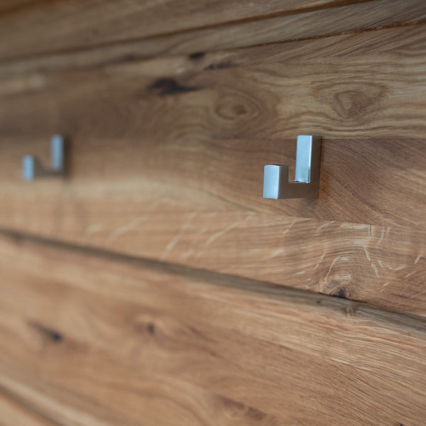 Wandgarderobe aus massiver Eiche Pola | NordicStory