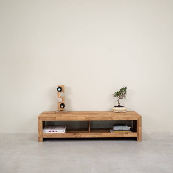 TV-Lowboard aus massiver Eiche Kaira | NordicStory