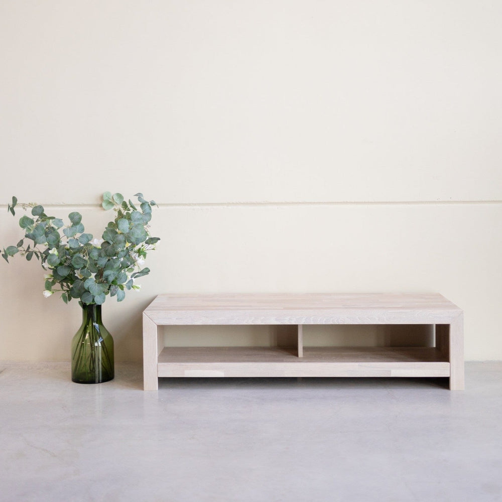 TV-Lowboard aus massiver Eiche Kaira | NordicStory