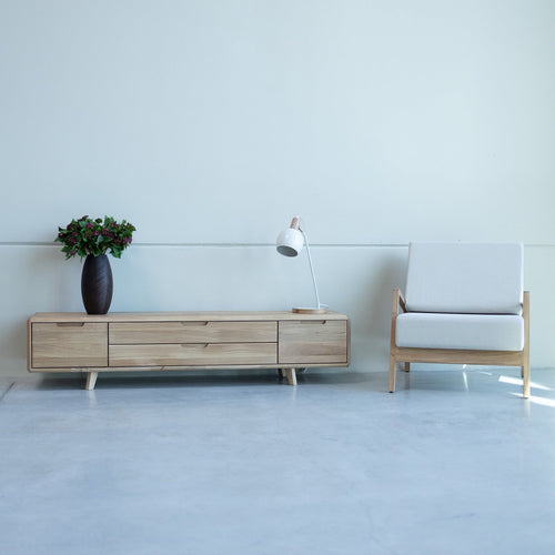 TV-Lowboard aus massiver Eiche Sweden 1 | NordicStory