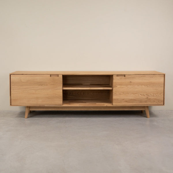 TV-Lowboard aus massiver Eiche Escandi Atelier | NordicStory