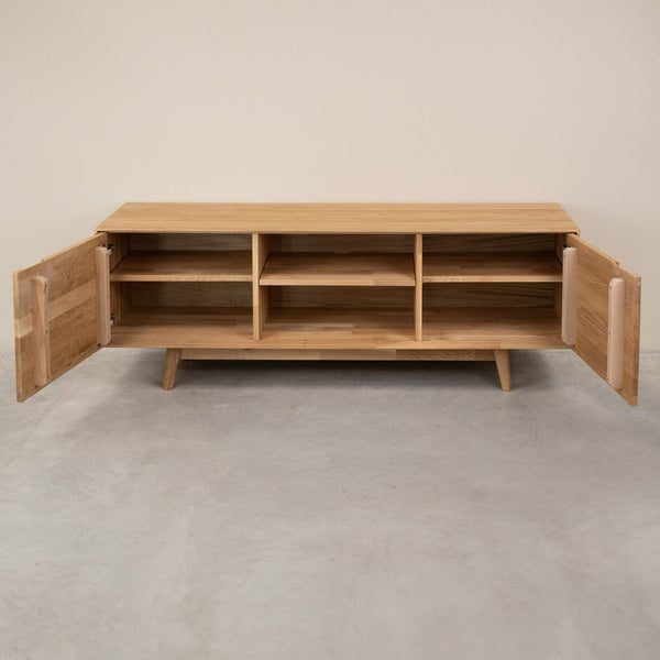 TV-Lowboard aus massiver Eiche Escandi Atelier | NordicStory