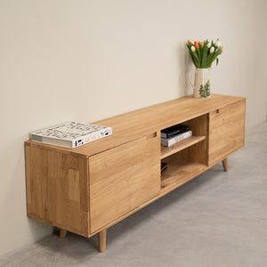TV-Lowboard aus massiver Eiche Escandi Atelier | NordicStory