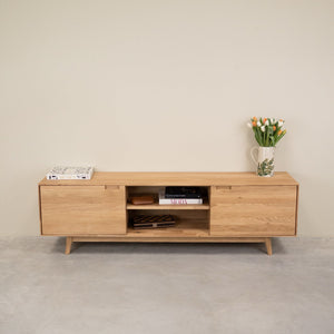TV-Lowboard aus massiver Eiche Escandi Atelier | NordicStory