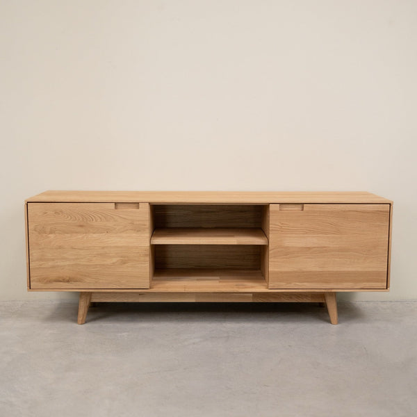 TV-Lowboard aus massiver Eiche Escandi Atelier | NordicStory