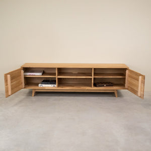 TV-Lowboard aus massiver Eiche Escandi Atelier | NordicStory