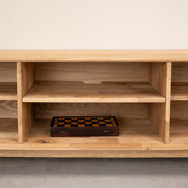 TV-Lowboard aus massiver Eiche Escandi Atelier | NordicStory