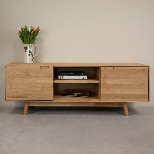 TV-Lowboard aus massiver Eiche Escandi Atelier | NordicStory