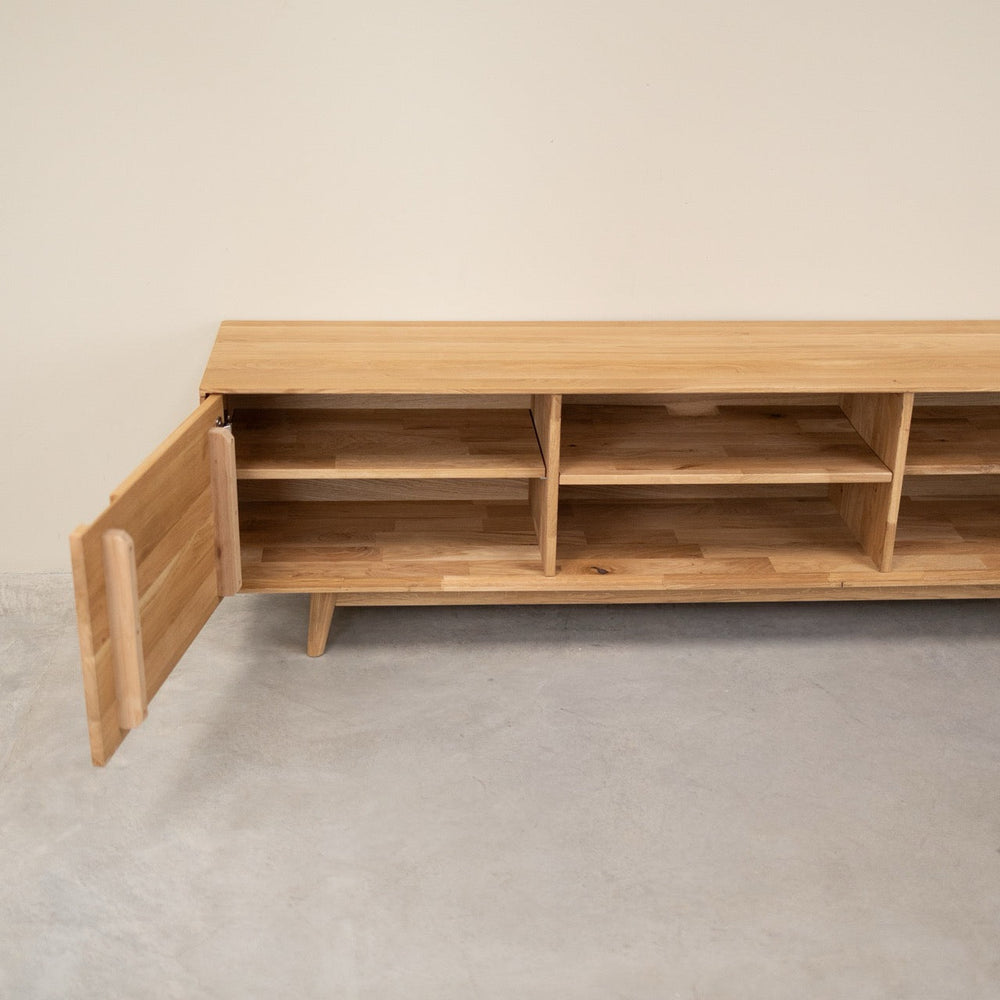 TV-Lowboard aus massiver Eiche Escandi Atelier | NordicStory