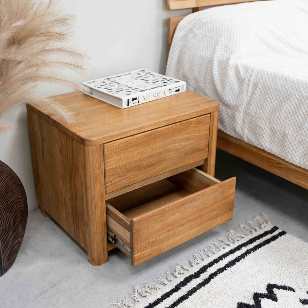Elsa Nachttisch Eiche massiv, 56,5 x 44 x 47 cm | NordicStory