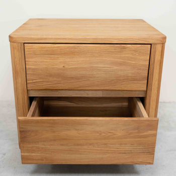 Elsa Nachttisch Eiche massiv, 56,5 x 44 x 47 cm | NordicStory