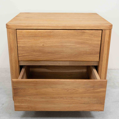 Elsa Nachttisch Eiche massiv, 56,5 x 44 x 47 cm | NordicStory