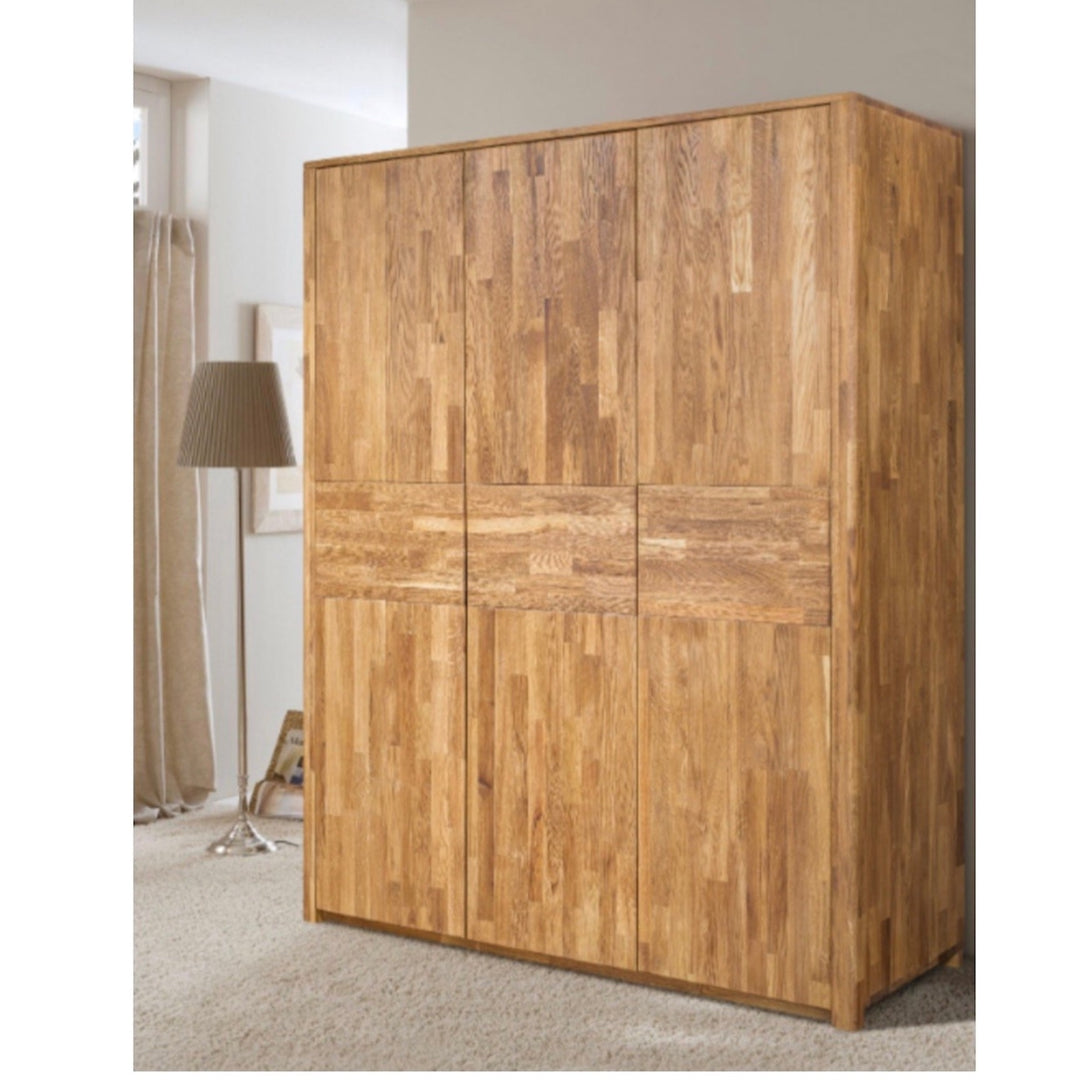 Massivholz-Kleiderschrank