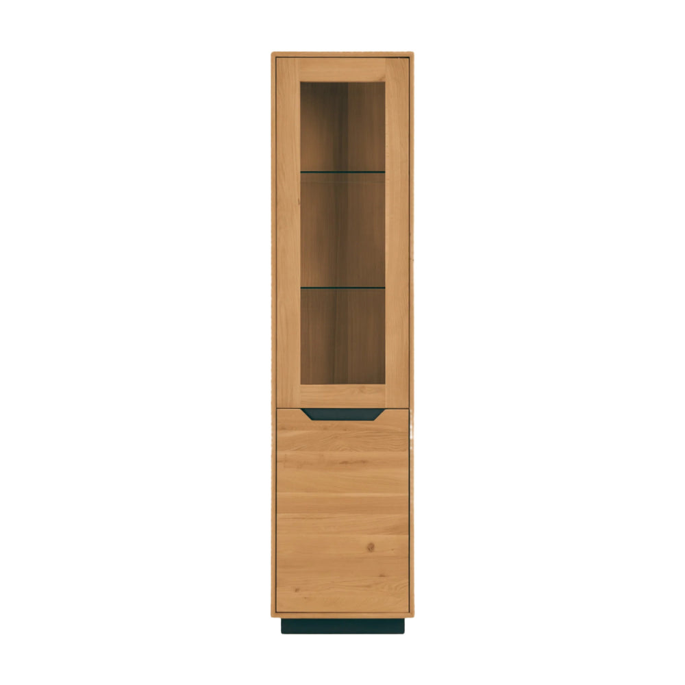 NordicStory_Vitrine_aus_Maciza-Holz_nachhaltiger_Eichenhocker_für_den_Salon