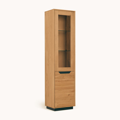NordicStory_Vitrine_aus_Maciza-Holz_nachhaltiger_Eichenhocker_für_den_Salon