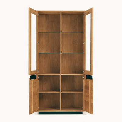 NordicStory_Vitrine_aus_Holz_maciza_Eiche_nachhaltige_Vitrine_moderne_Vitrine