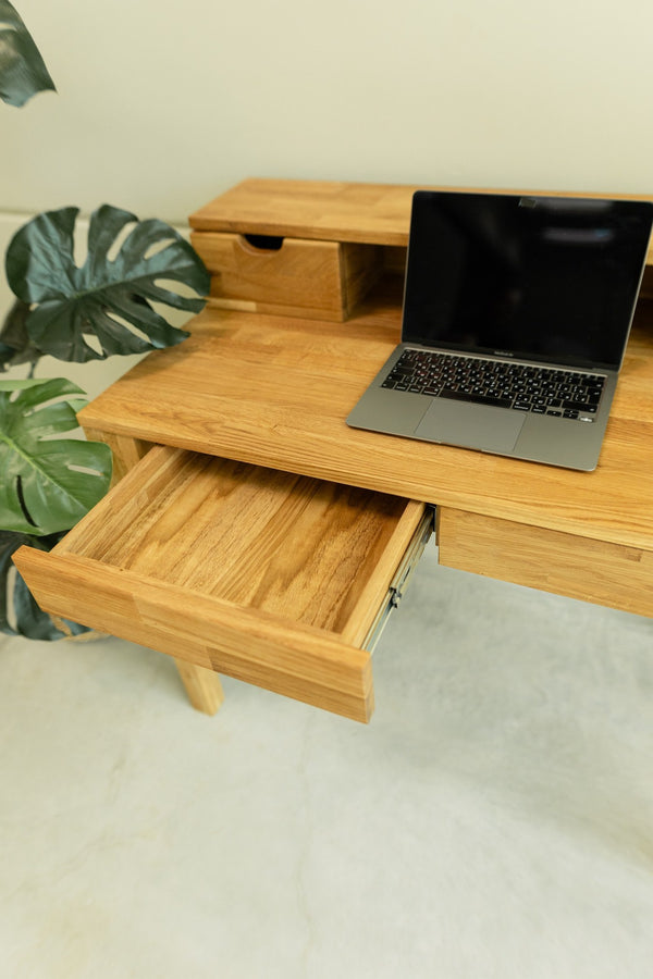 Schreibtisch Axel II aus massiver Eiche 105 x 55 x 96 cm | NordicStory