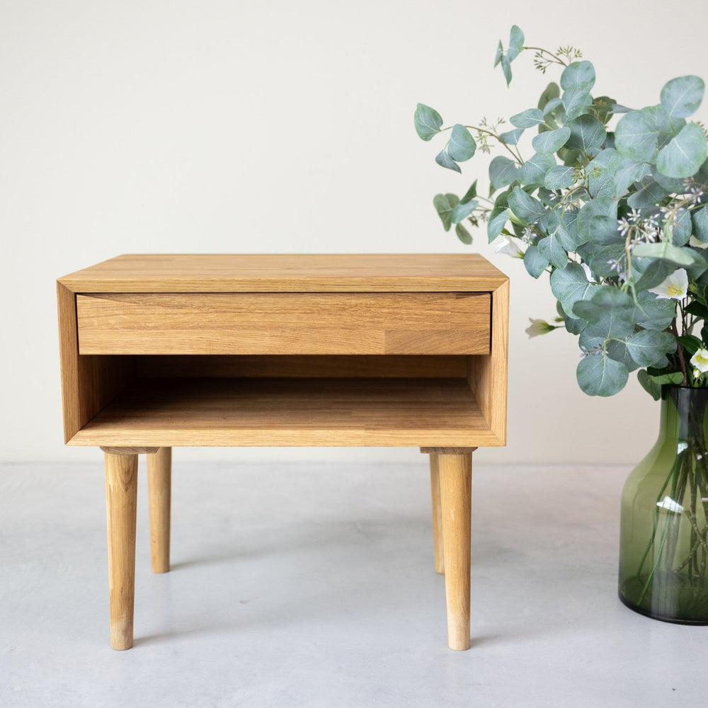 NordicStory Nachttisch aus massiver Eiche