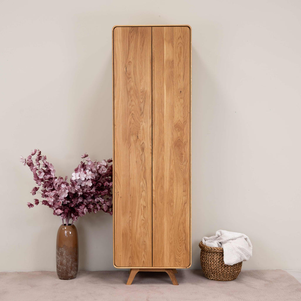 NordicStory Schrank mit 2 Türen aus massiver Eiche Genf, 60 x 45 x 200 cm.