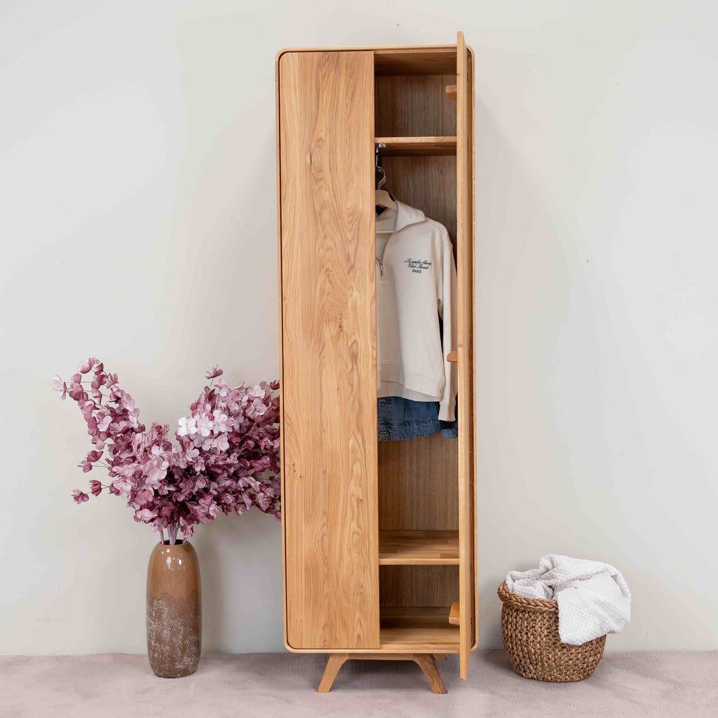 NordicStory Schrank mit 2 Türen aus massiver Eiche Genf, 60 x 45 x 200 cm.