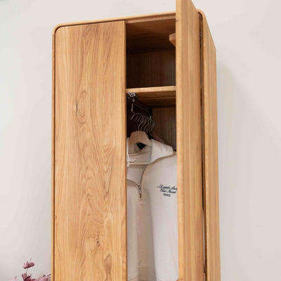 NordicStory Schrank mit 2 Türen aus massiver Eiche Genf, 60 x 45 x 200 cm.