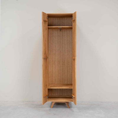 NordicStory Schrank mit 2 Türen aus massiver Eiche Genf, 60 x 45 x 200 cm.