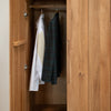 NordicStory Tron Kleiderschrank aus massiver Eiche, 135 x 55 x 220 cm.