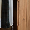 NordicStory Tron Kleiderschrank aus massiver Eiche, 135 x 55 x 220 cm.