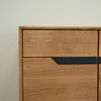 NordicStory Bremen 2 Sideboard aus massiver Eiche, 135 x 42 x 90 cm.