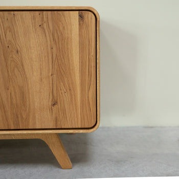 NordicStory TV-Ständer aus massiver Eiche Geneva 2, 180 x 45 x 55 cm.