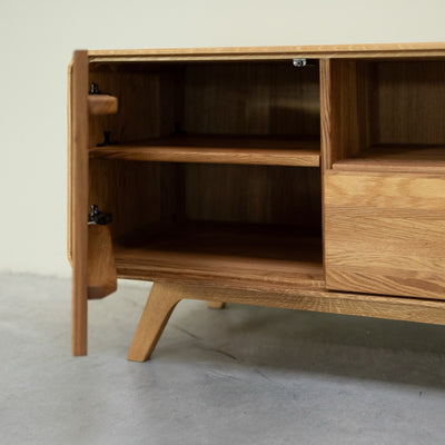 NordicStory TV-Ständer aus massiver Eiche Geneva 2, 180 x 45 x 55 cm.