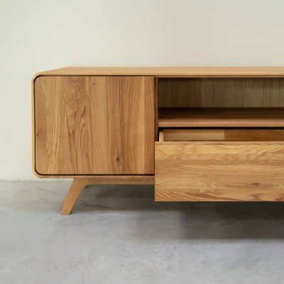 NordicStory TV-Ständer aus massiver Eiche Geneva 2, 180 x 45 x 55 cm.