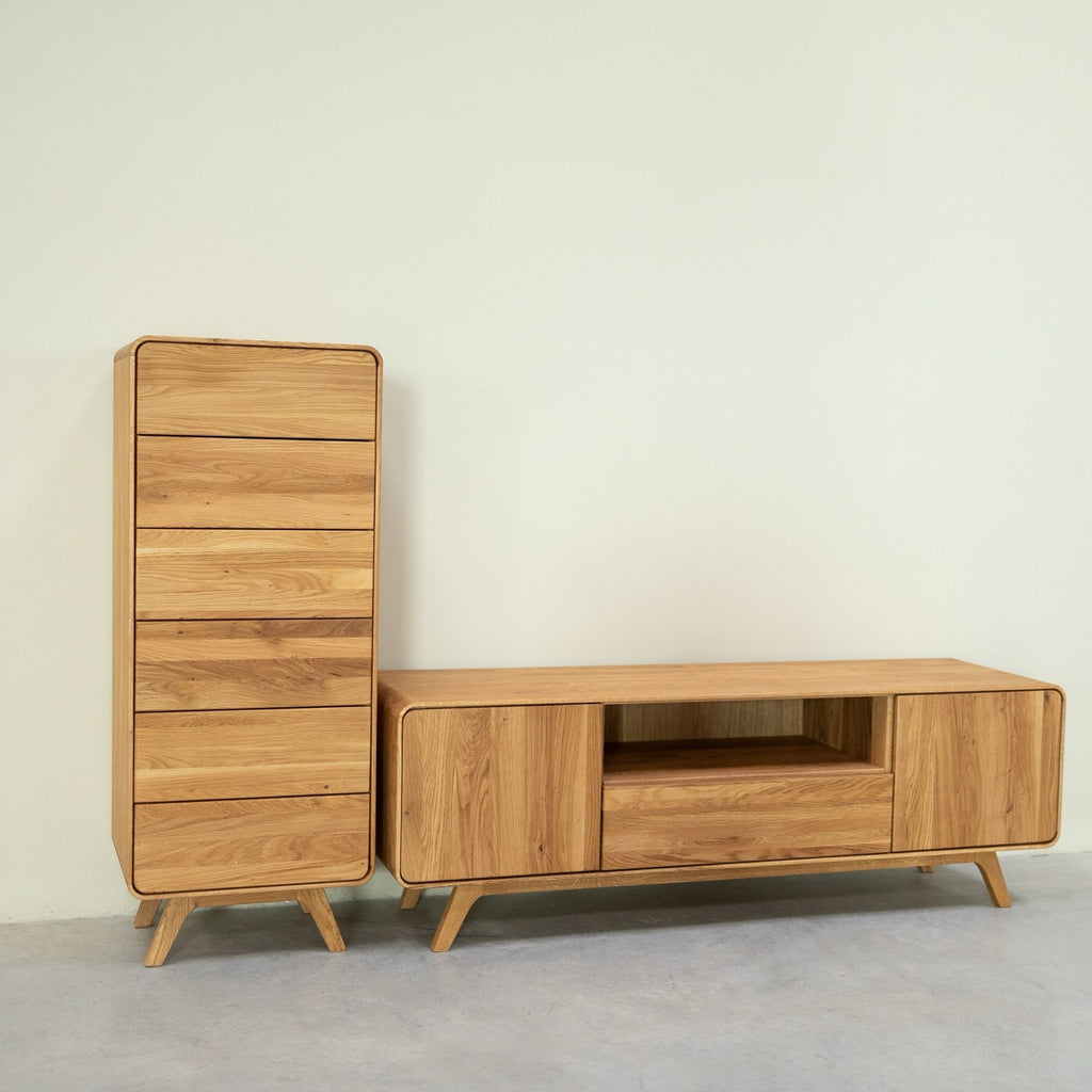 NordicStory Kommode aus massiver Eiche Geneva 1, 50 x 42 x 126 cm.