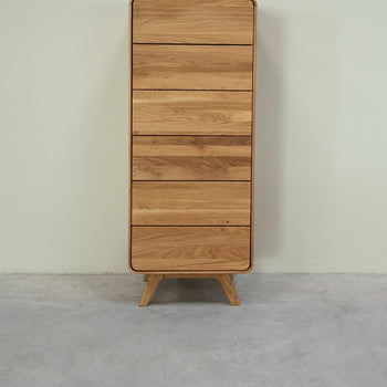 NordicStory Kommode aus massiver Eiche Geneva 1, 50 x 42 x 126 cm.