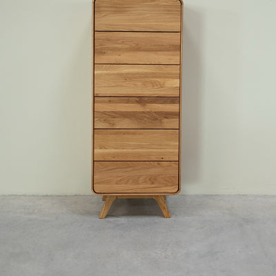 NordicStory Kommode aus massiver Eiche Geneva 1, 50 x 42 x 126 cm.