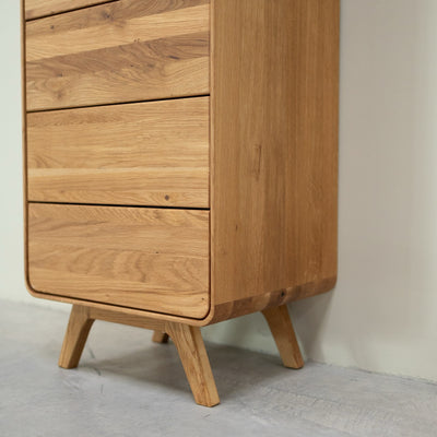 NordicStory Kommode aus massiver Eiche Geneva 1, 50 x 42 x 126 cm.