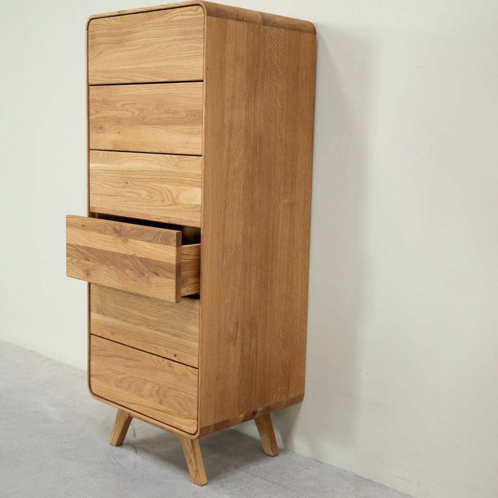 NordicStory Kommode aus massiver Eiche Geneva 1, 50 x 42 x 126 cm.
