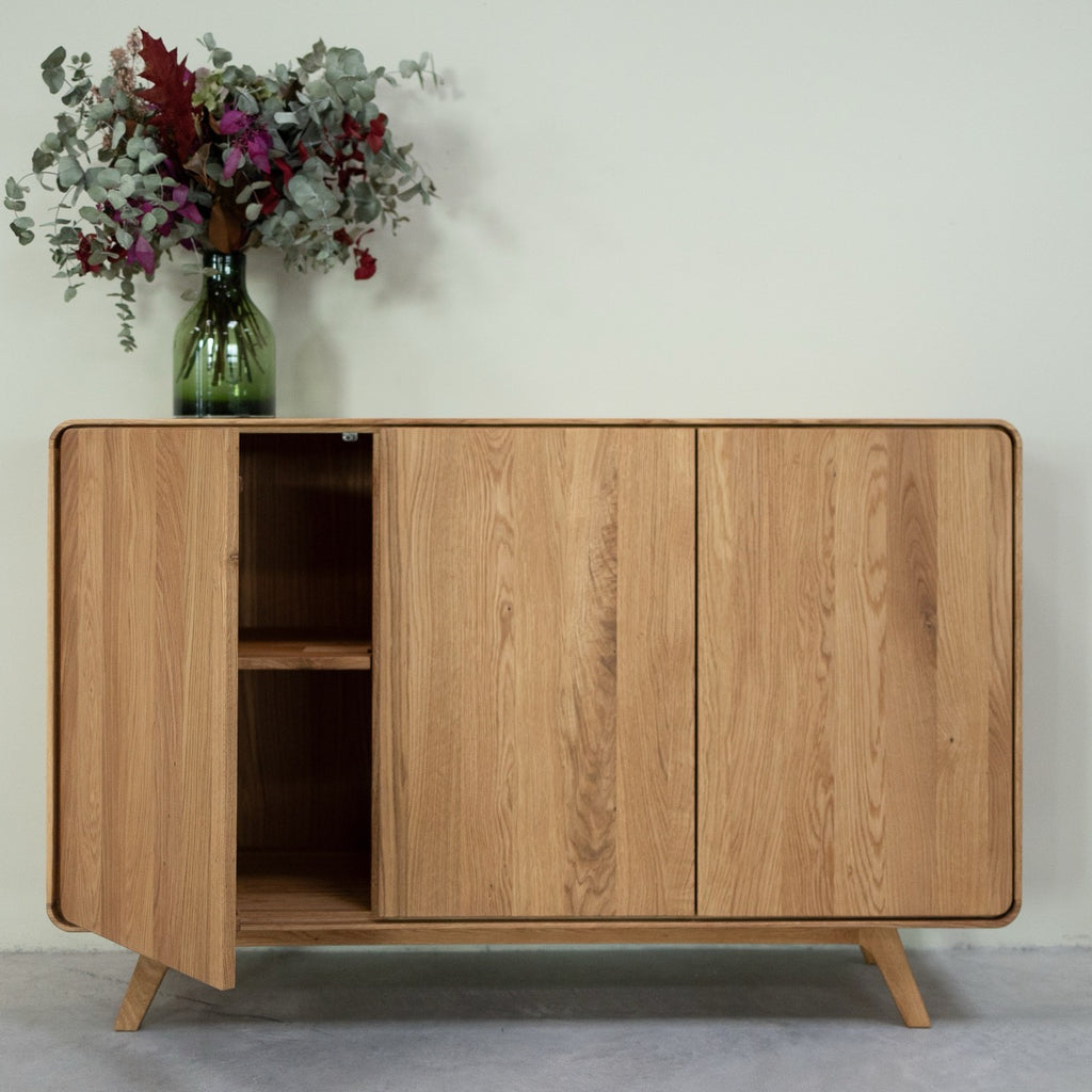NordicStory Geneva 2 Anrichte aus massiver Eiche, 134 x 45 x 86 cm.