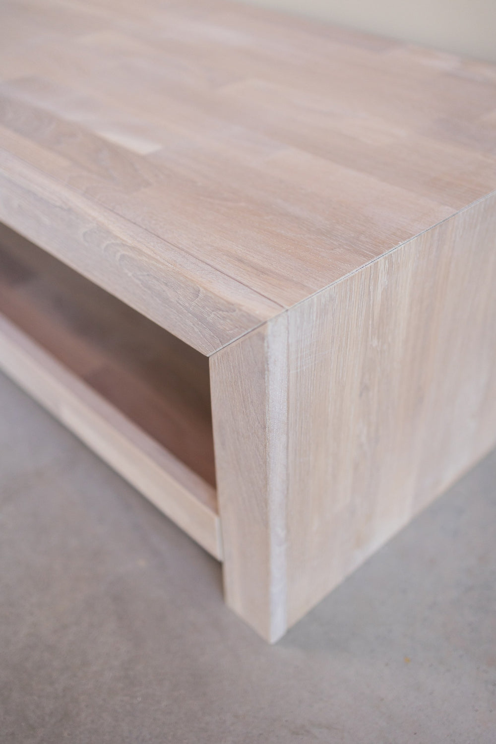 NordicStory TV-Ständer aus massivem Eichenholz