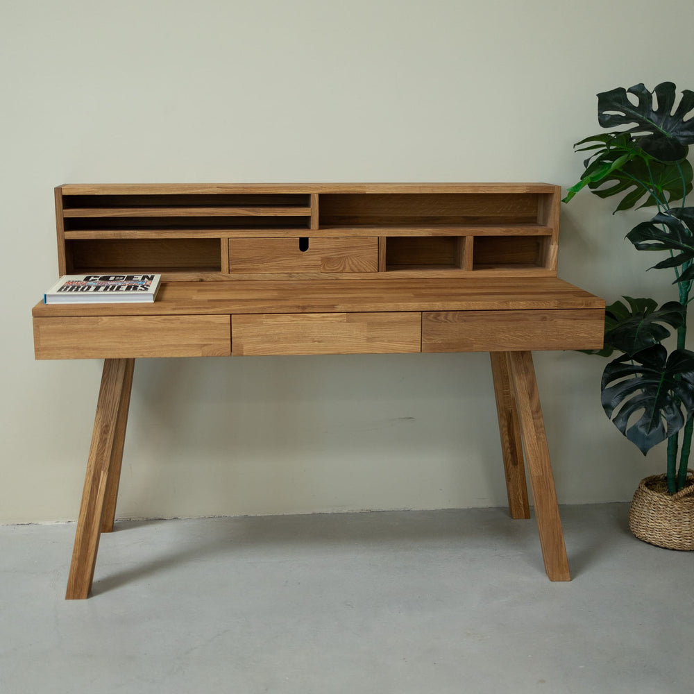 NordicStory Einstein 2 Schreibtisch aus massiver Eiche mit schwebendem Regal 140 x 55 x 106 cm.