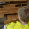 NordicStory Einstein 2 Schreibtisch aus massiver Eiche mit schwebendem Regal 140 x 55 x 106 cm.