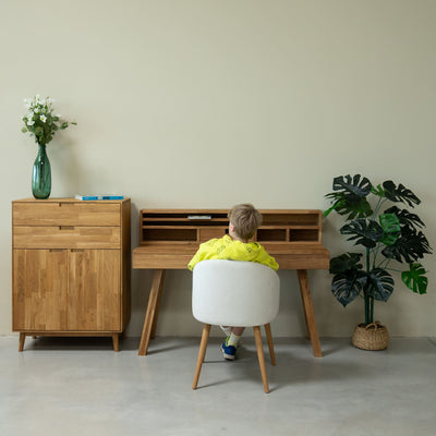 NordicStory Einstein 2 Schreibtisch aus massiver Eiche mit schwebendem Regal 140 x 55 x 106 cm.