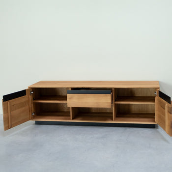 NordicStory TV-Ständer aus massiver Eiche Bremen, 160 x 42 x 50 cm.